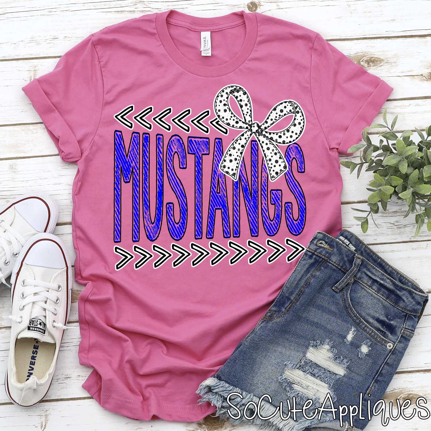 MOCKUP mascot between hashes polka do bow *MOCKUP* - Image 6
